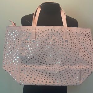 Pretty! Pale Pink Scalloped Tote With Silver Underlay